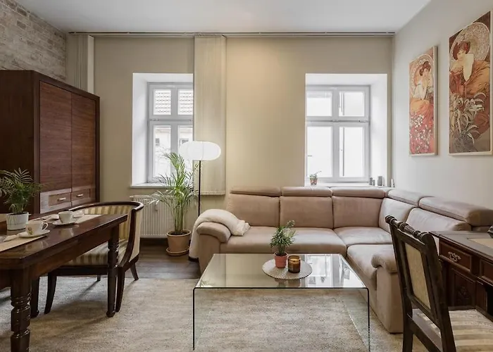 Spacious And Quiet In The Centre 아파트